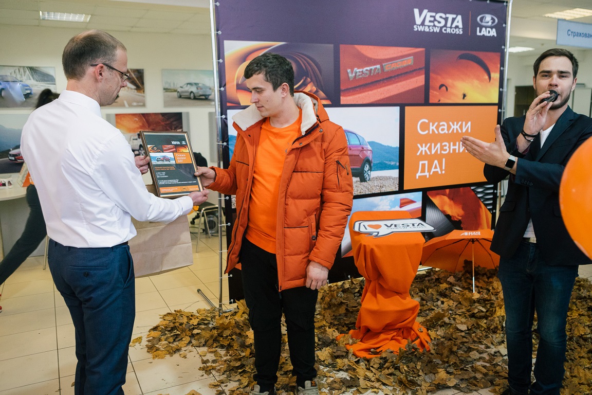 В ТВЕРИ ПРЕЗЕНТОВАЛИ НОВЫЕ ОТЕЧЕСТВЕННЫЕ АВТОМОБИЛИ LADА VESTA SW И LADA VESTA SW CROSS