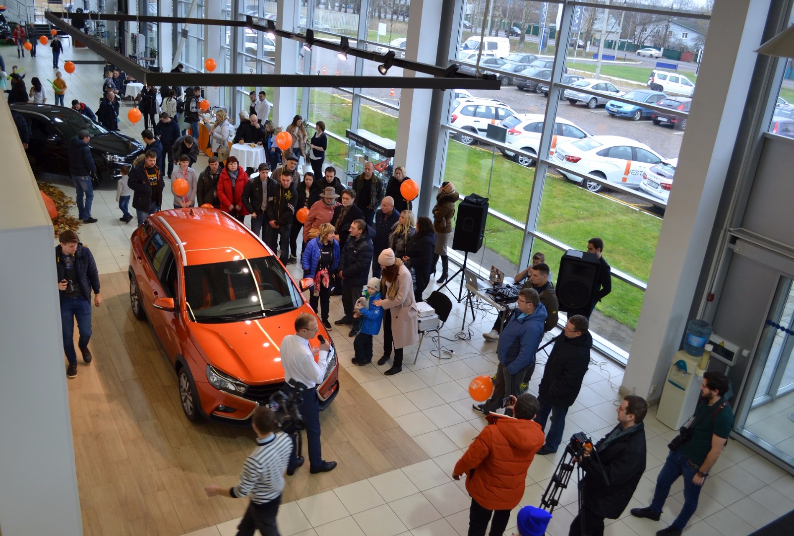 В ТВЕРИ ПРЕЗЕНТОВАЛИ НОВЫЕ ОТЕЧЕСТВЕННЫЕ АВТОМОБИЛИ LADА VESTA SW И LADA VESTA SW CROSS