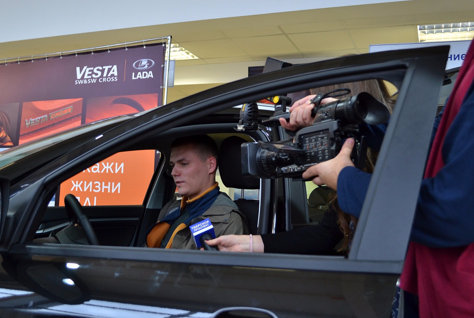 В ТВЕРИ ПРЕЗЕНТОВАЛИ НОВЫЕ ОТЕЧЕСТВЕННЫЕ АВТОМОБИЛИ LADА VESTA SW И LADA VESTA SW CROSS