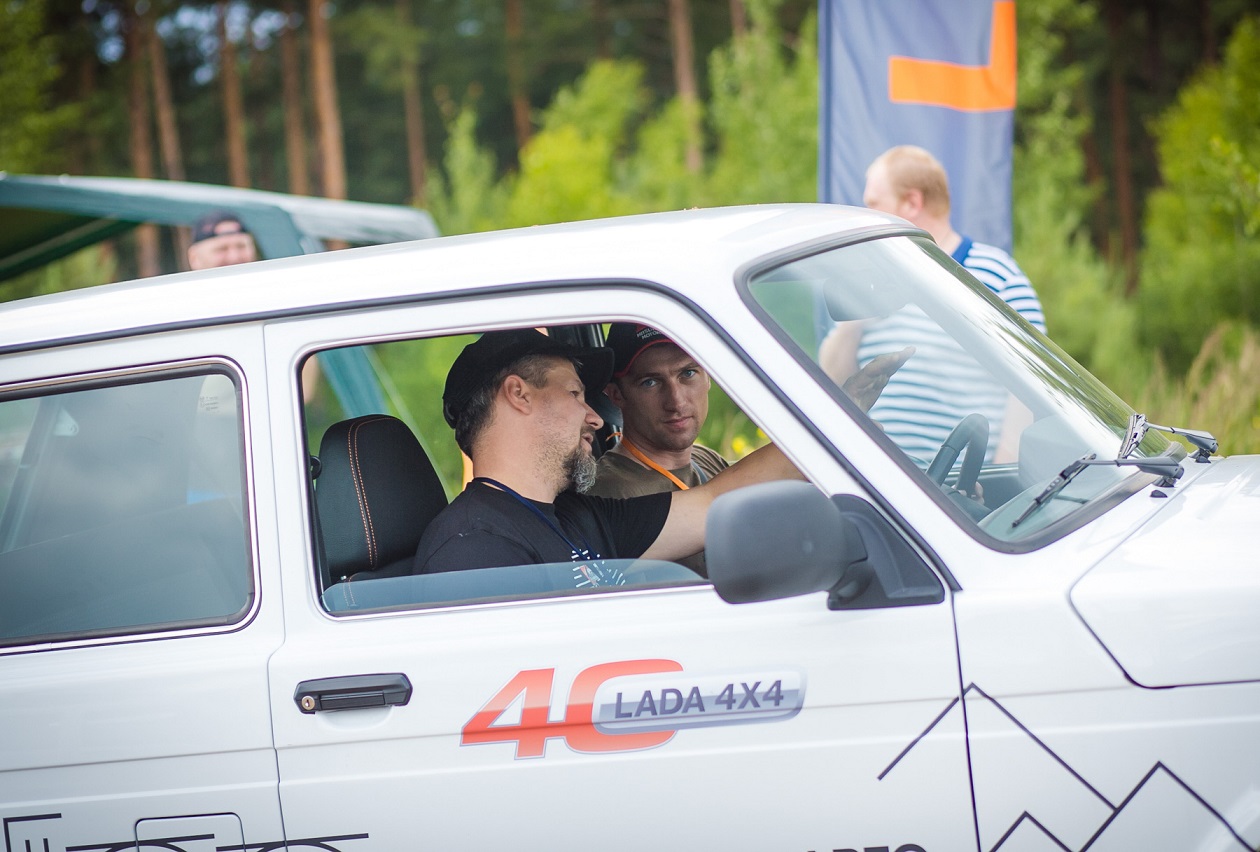 15 ИЮЛЯ НА КАРЬЕРАХ В КОНСТАНТИНОВКЕ ОТМЕТИЛИ ЮБИЛЕЙ LADA 4X4.