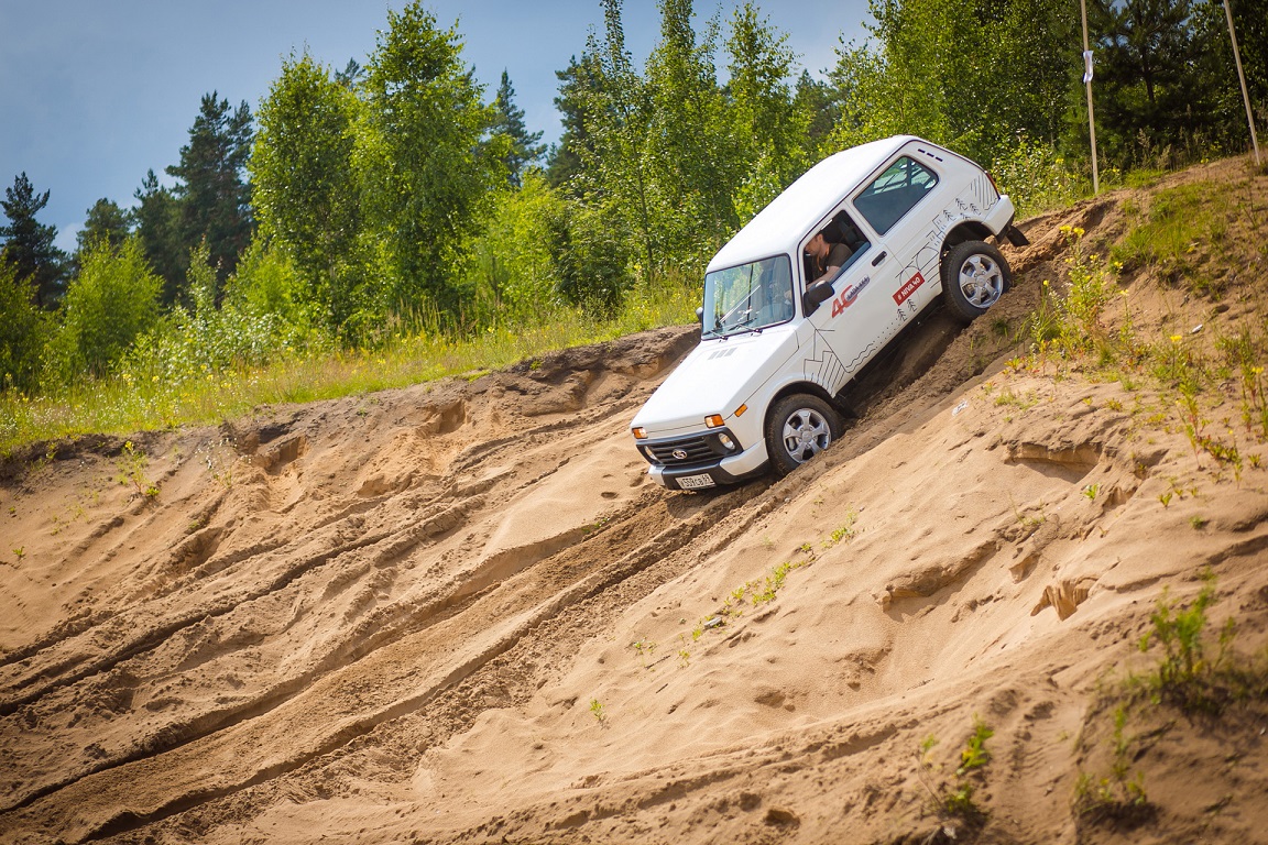15 ИЮЛЯ НА КАРЬЕРАХ В КОНСТАНТИНОВКЕ ОТМЕТИЛИ ЮБИЛЕЙ LADA 4X4.
